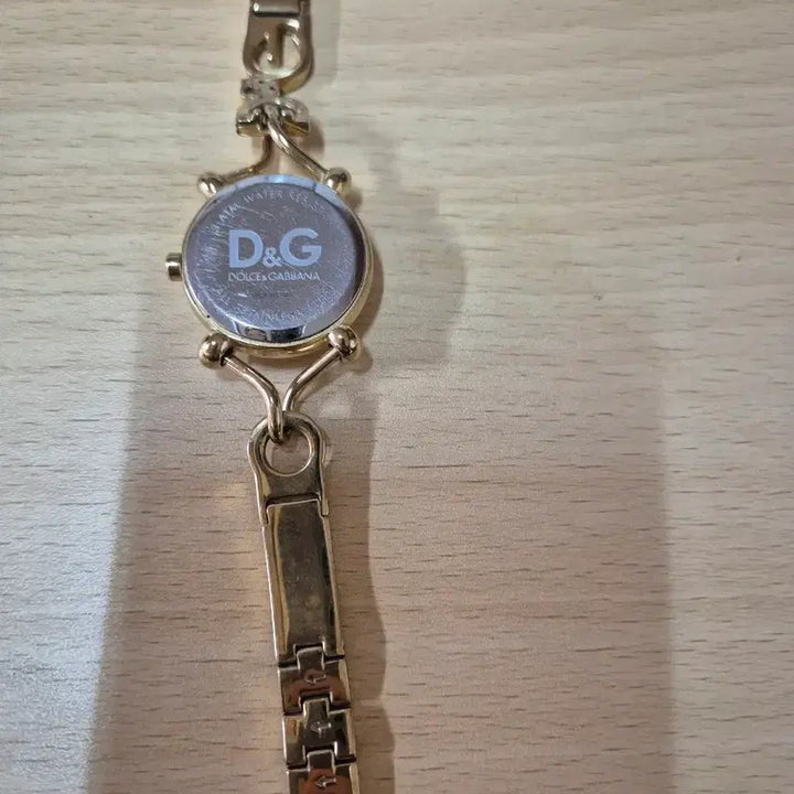 [BUNJANG] D&G Gold Plated Women's Watch / D&G 금장 여성 손목시계.
