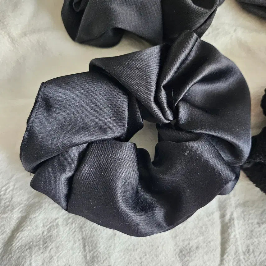 [SOLD OUT] (새상품) 블랙 곱창밴드 스크런치
