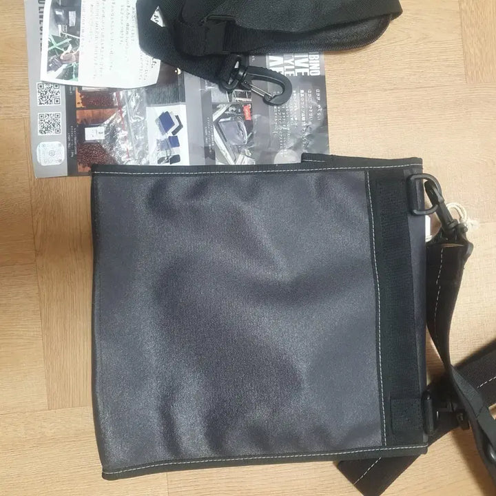 [BUNJANG] HIBINO LIVE STYLE LAB Waterproof Crossbody Bag / 일본산 발수 크로스백(새제품)