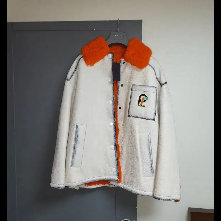 [BUNJANG] Prada 18FW Runway Vintage Look Shearling Jacket / 새상품 여성 프라다 18FW 런어웨이 빈티지룩 양털 무스탕 자켓