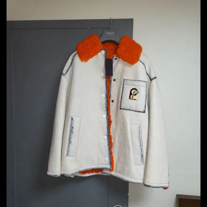 [BUNJANG] Prada 18FW Runway Vintage Look Shearling Jacket / 새상품 여성 프라다 18FW 런어웨이 빈티지룩 양털 무스탕 자켓