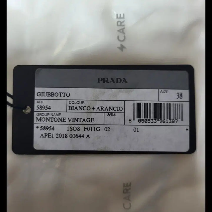 [BUNJANG] Prada 18FW Runway Vintage Look Shearling Jacket / 새상품 여성 프라다 18FW 런어웨이 빈티지룩 양털 무스탕 자켓