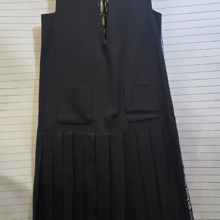 [BUNJANG] Lucky Chouette Pleated Lace-up Collar Long Dress / 럭키슈에뜨 블랙 플리츠 원피스 레이스업 카라