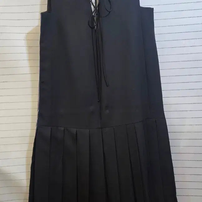 [BUNJANG] Lucky Chouette Pleated Lace-up Collar Long Dress / 럭키슈에뜨 블랙 플리츠 원피스 레이스업 카라