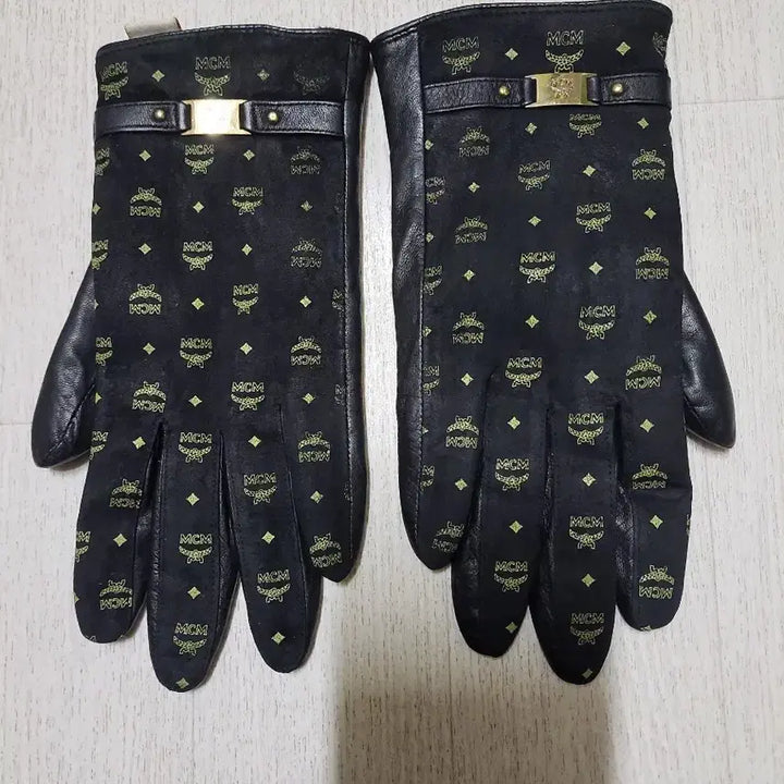 [BUNJANG] MCM Black Logo Leather Gloves / MCM 블랙 로고 여성 가죽 장갑
