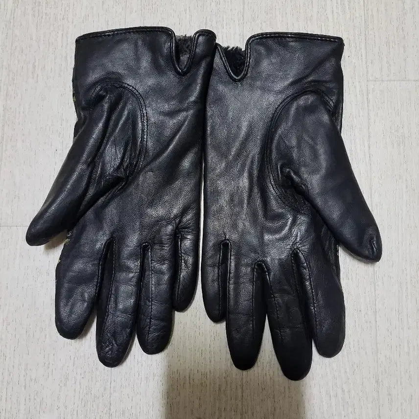[BUNJANG] MCM Black Logo Leather Gloves / MCM 블랙 로고 여성 가죽 장갑