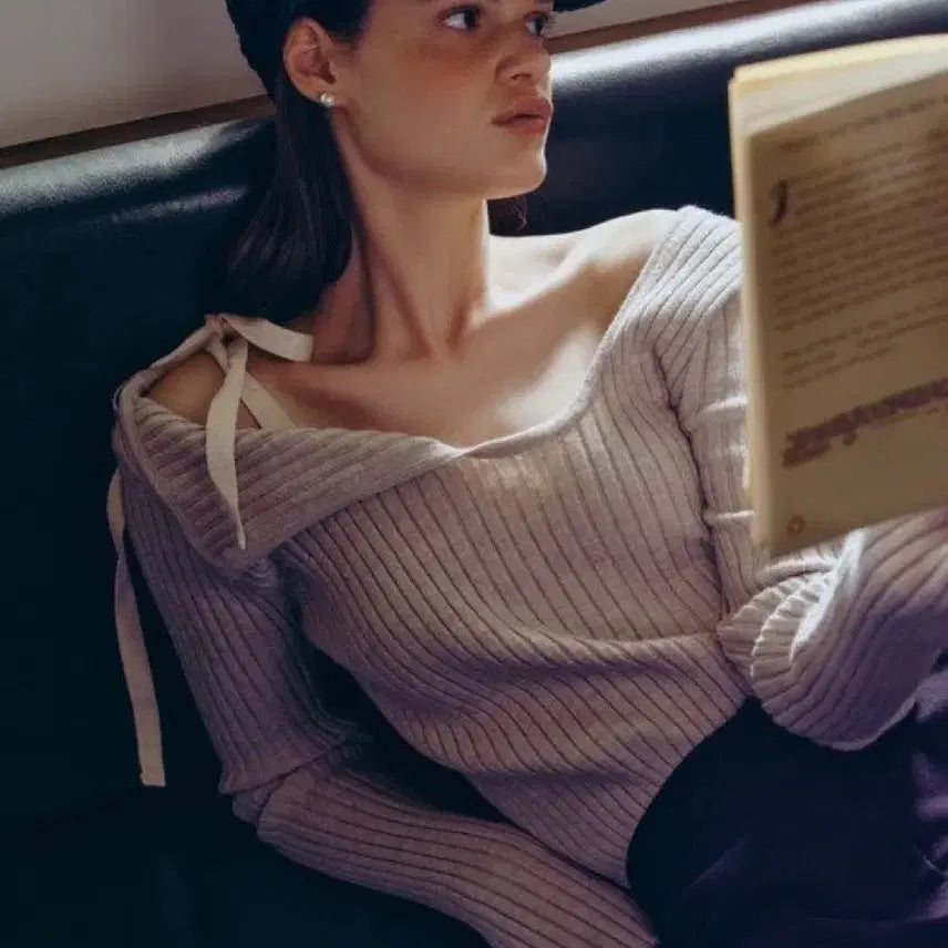 [BUNJANG] Glowny Aisa Knit Off-Shoulder (Oatmeal) / 글로니 아이사 니트 오프숄더 (오트밀)
