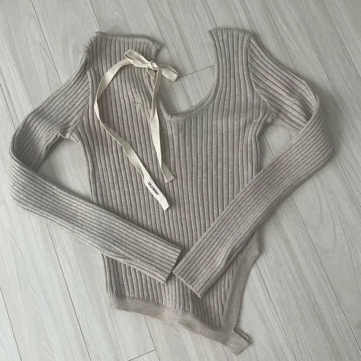 [BUNJANG] Glowny Aisa Knit Off-Shoulder (Oatmeal) / 글로니 아이사 니트 오프숄더 (오트밀)