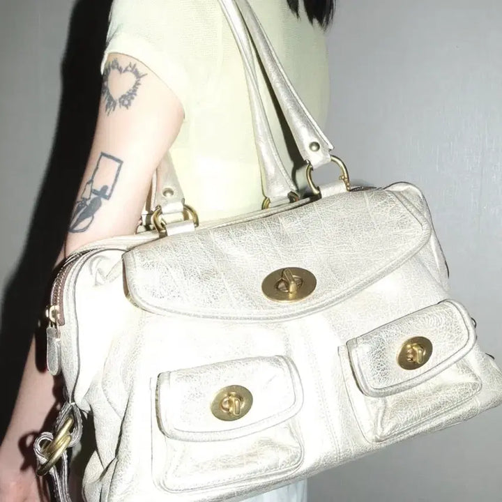 [BUNJANG] Coach Limited Edition Turnlock Shoulder Tote Bag (Silver/Gold/White) / 20s coach 코치 리미티드 숄더백 실버골드 화이트 턴락 토트백