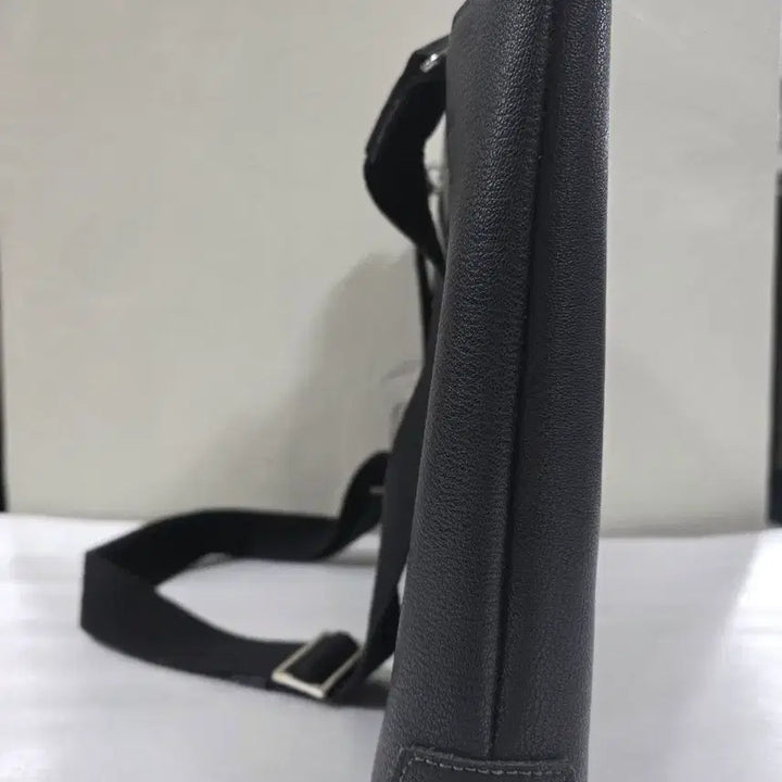 [BUNJANG] LOTUFF Black Briefcase / LOTUFF 로터프 블랙 서류 가방