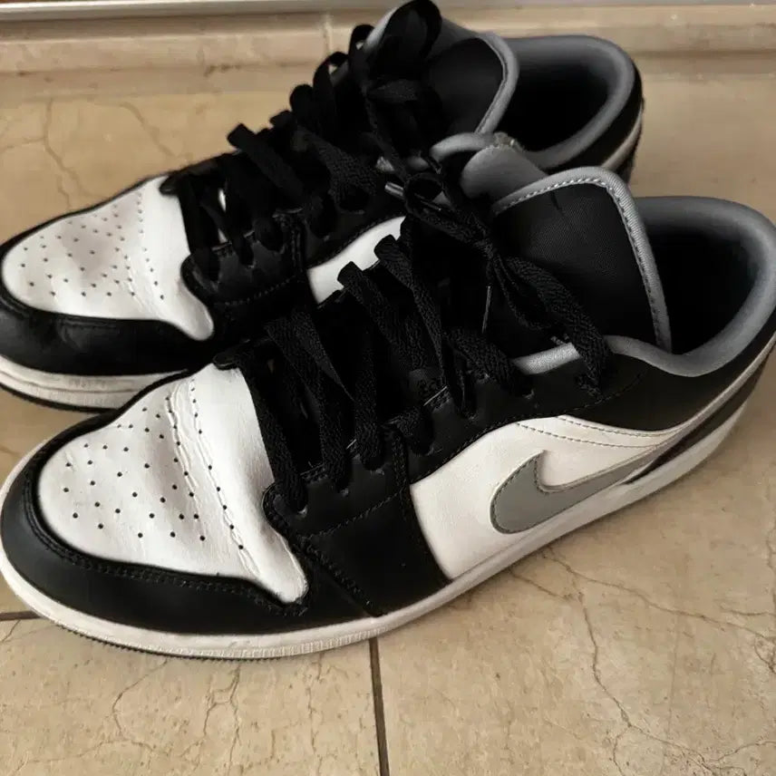 [BUNJANG] Nike Air Jordan 1 Low Black/White Sneakers / 나이키 에어 조던 1 로우 블랙/화이트