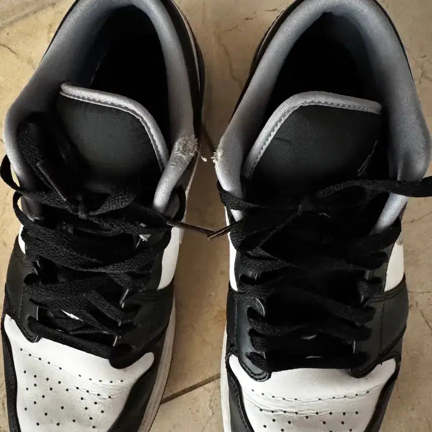 [BUNJANG] Nike Air Jordan 1 Low Black/White Sneakers / 나이키 에어 조던 1 로우 블랙/화이트