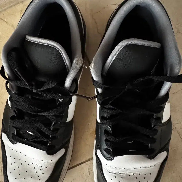 [BUNJANG] Nike Air Jordan 1 Low Black/White Sneakers / 나이키 에어 조던 1 로우 블랙/화이트