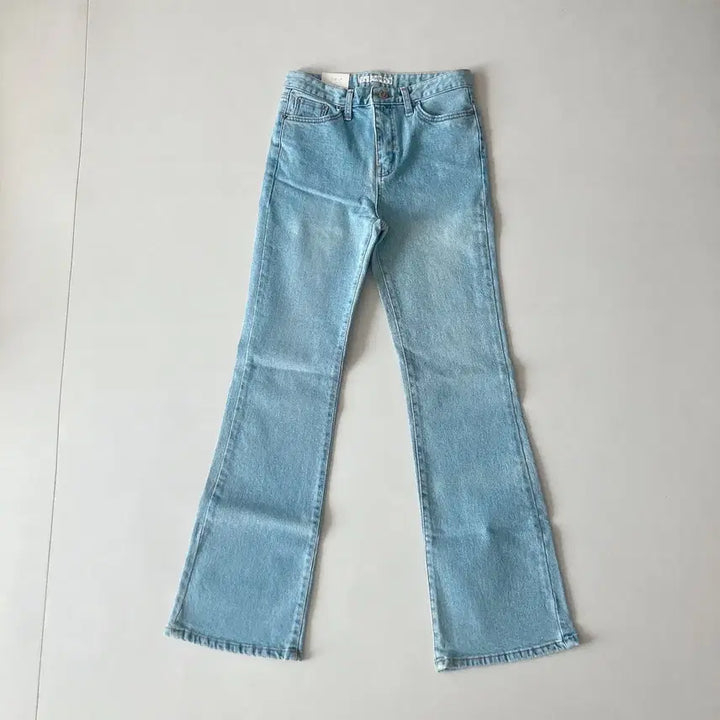 [BUNJANG] Bootcut Jeans (M) - New / 부츠컷 연청바지(m) 새상품