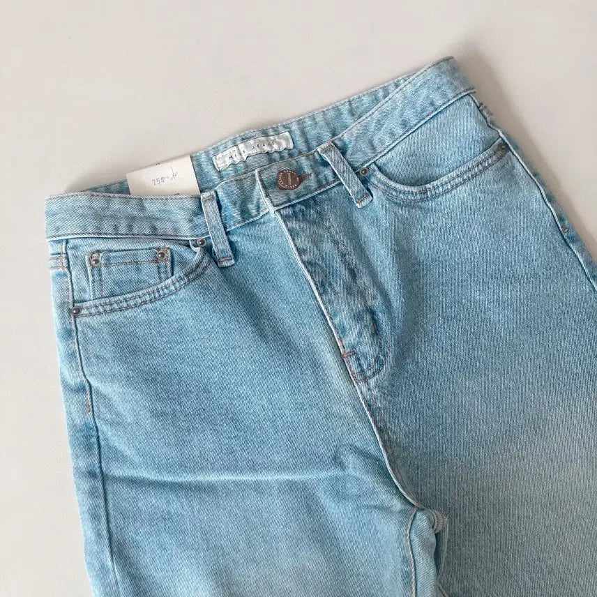 [BUNJANG] Bootcut Jeans (M) - New / 부츠컷 연청바지(m) 새상품