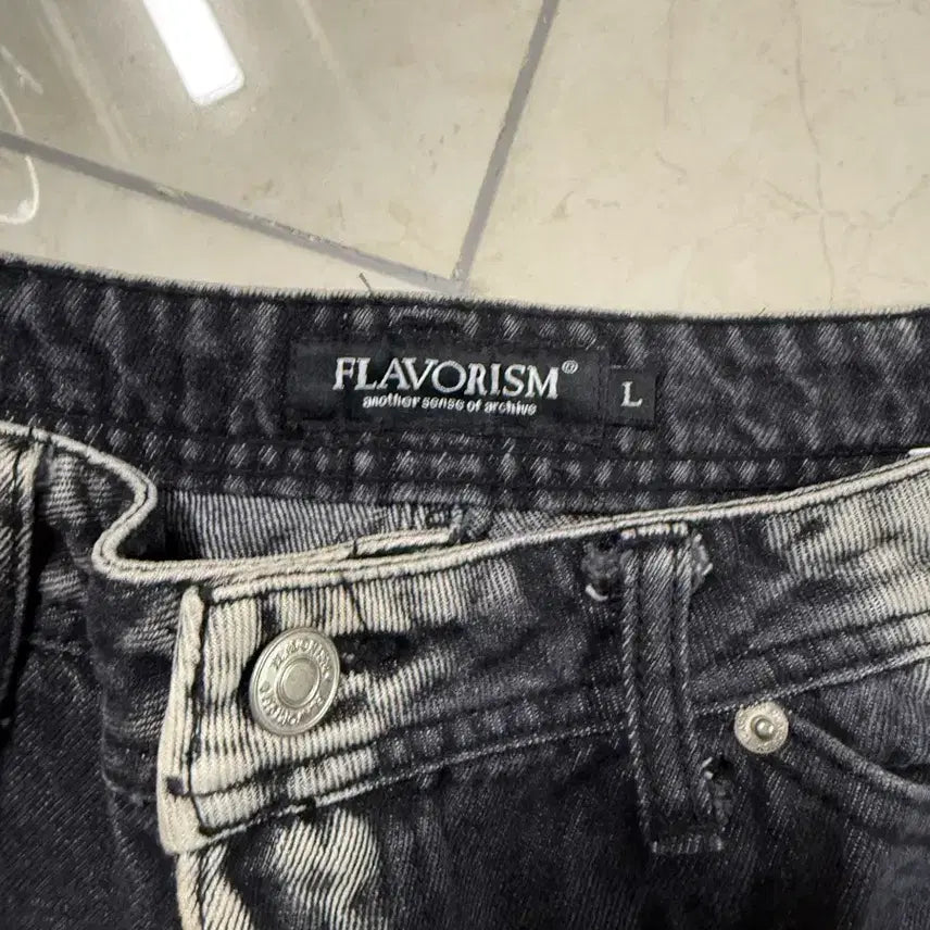 [BUNJANG] FLAVORISM Black Washed Denim Pants / FLAVORISM 블랙 워싱 데님 팬츠