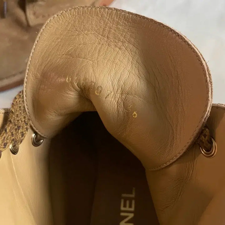 [BUNJANG] CHANEL 샤넬 스웨이드 부츠 36 (230) / CHANEL 샤넬 스웨이드 부츠 36 (230)