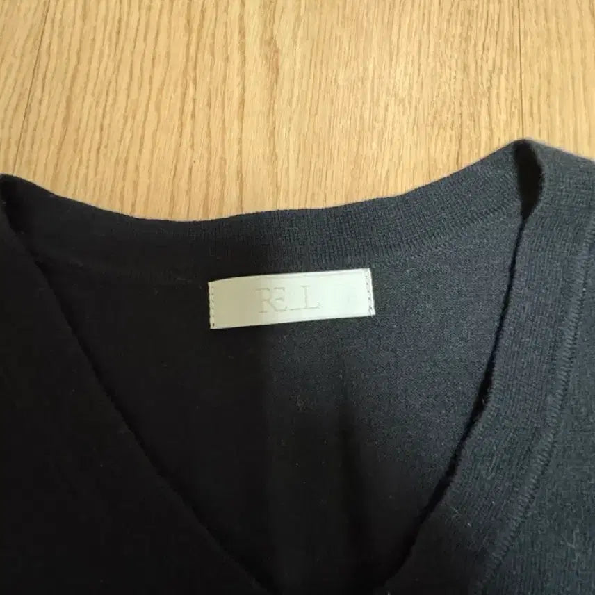 [BUNJANG] Riel V-neck Knit Black / (나중에 가격 인상)리엘  브이넥 니트 블랙