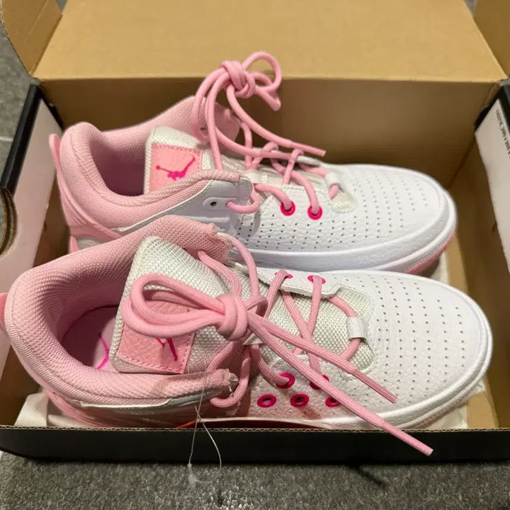 [BUNJANG] Nike Jordan Max Aura 5 Pink GS Sneakers / 나이키 조던 맥스 아우라5 핑크 GS 235사이즈 새제품