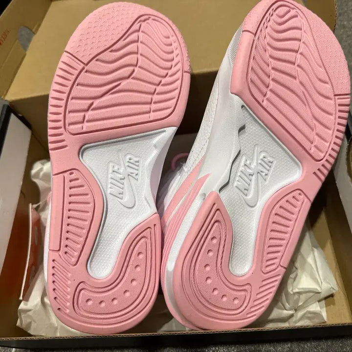 [BUNJANG] Nike Jordan Max Aura 5 Pink GS Sneakers / 나이키 조던 맥스 아우라5 핑크 GS 235사이즈 새제품