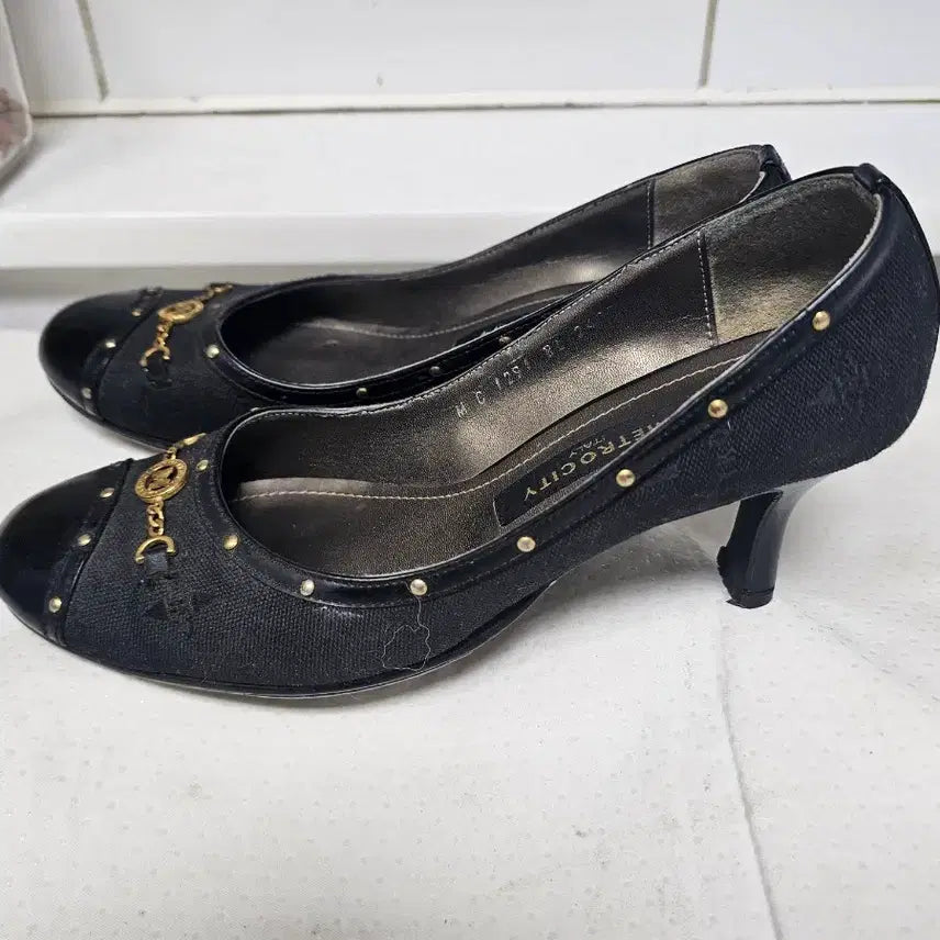 [BUNJANG] Metrocity Gold Logo Pumps Heels 240mm 5.5cm / 메트로시티 금장로그 펌프스 구두 240사이즈  5.5cm