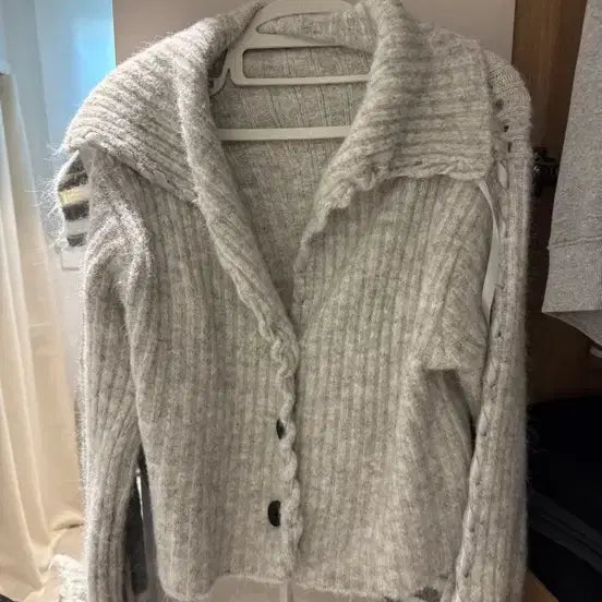 [BUNJANG] Gray Knit Cropped Cardigan / 회색 니트 가디건 크롭 스타일
