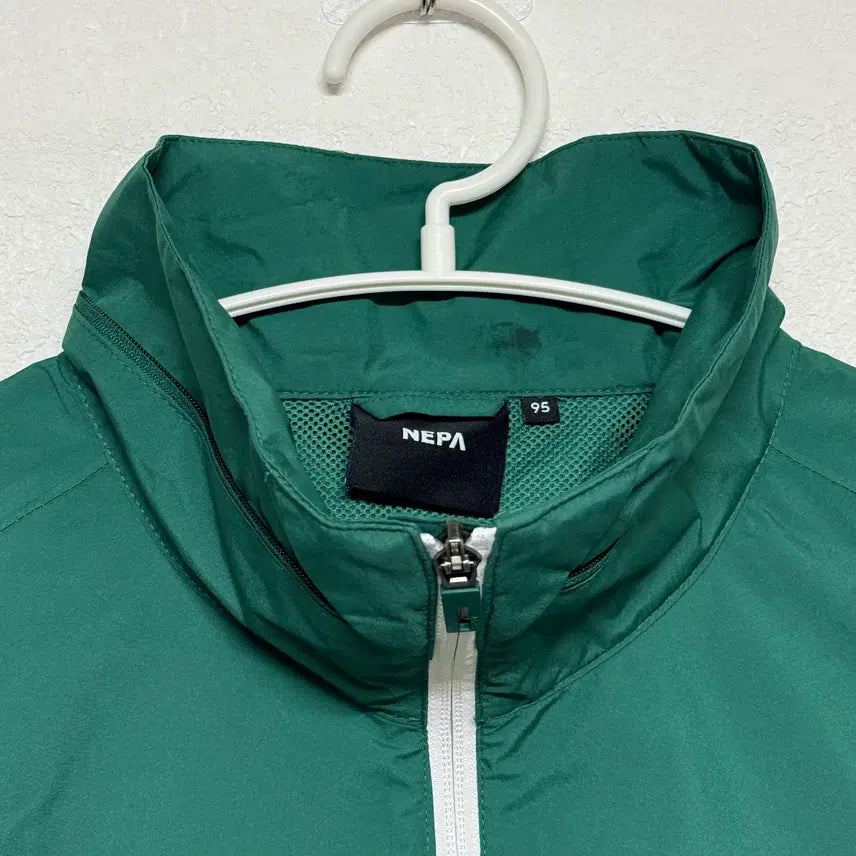 [BUNJANG] Nepa Gore-Tex Windbreaker Jacket (Size 95) / 네파 고어택스 바람막이 95
