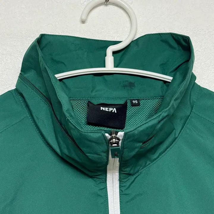 [BUNJANG] Nepa Gore-Tex Windbreaker Jacket (Size 95) / 네파 고어택스 바람막이 95