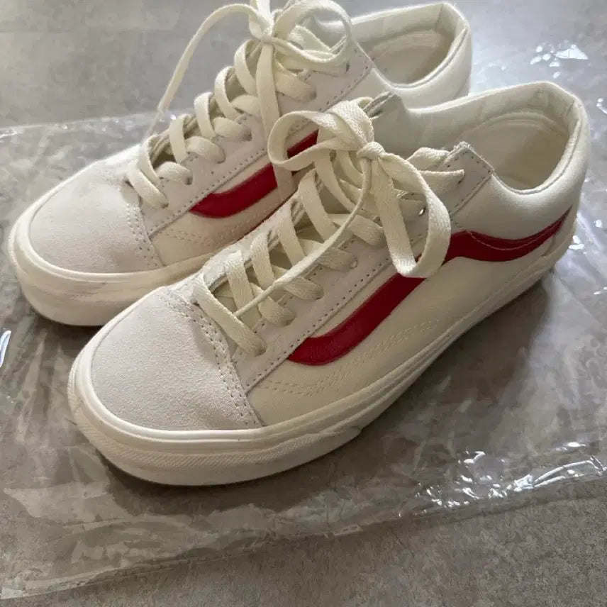 [BUNJANG] Vans Style 36 White/Red Sneakers 235 / 반스 스타일36 화이트/레드 스니커즈 235