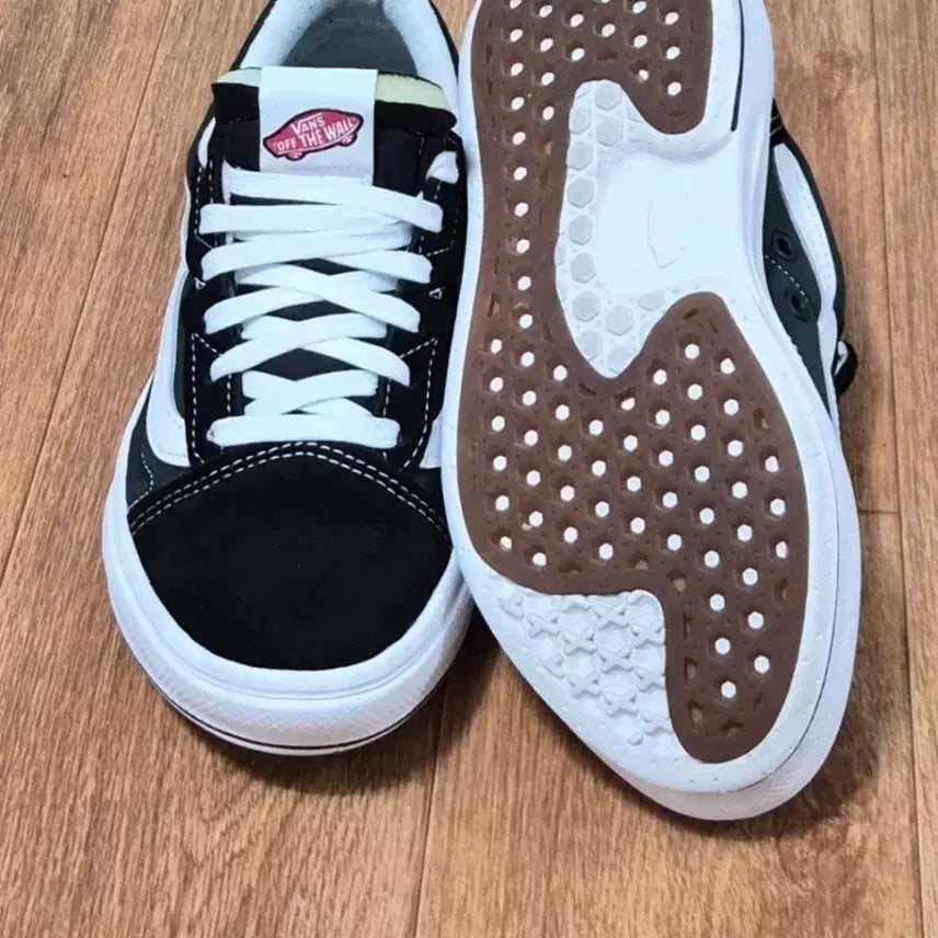 [BUNJANG] Vans Old Skool Black/White Sneakers / 반스 올드스쿨 블랙/화이트 스니커즈