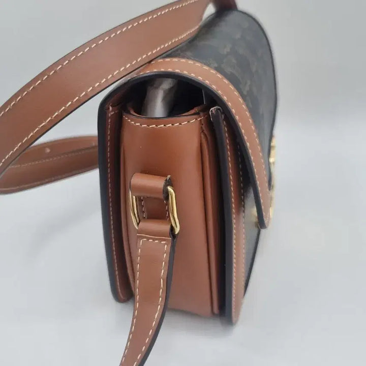 [BUNJANG] Celine Triomphe Shoulder Crossbody Bag / 셀린느 틴 트리옹프 숄더 크로스백