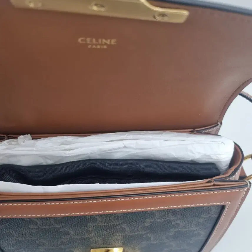[BUNJANG] Celine Triomphe Shoulder Crossbody Bag / 셀린느 틴 트리옹프 숄더 크로스백