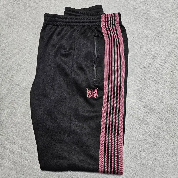 [BUNJANG] Needles Poly Smooth Narrow Track Pants Black (Size L) / 니들스 폴리 스무스 내로우 트랙 팬츠 블랙(L사이즈)