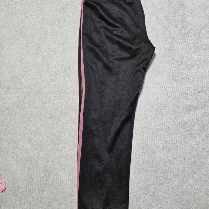 [BUNJANG] Needles Poly Smooth Narrow Track Pants Black (Size L) / 니들스 폴리 스무스 내로우 트랙 팬츠 블랙(L사이즈)