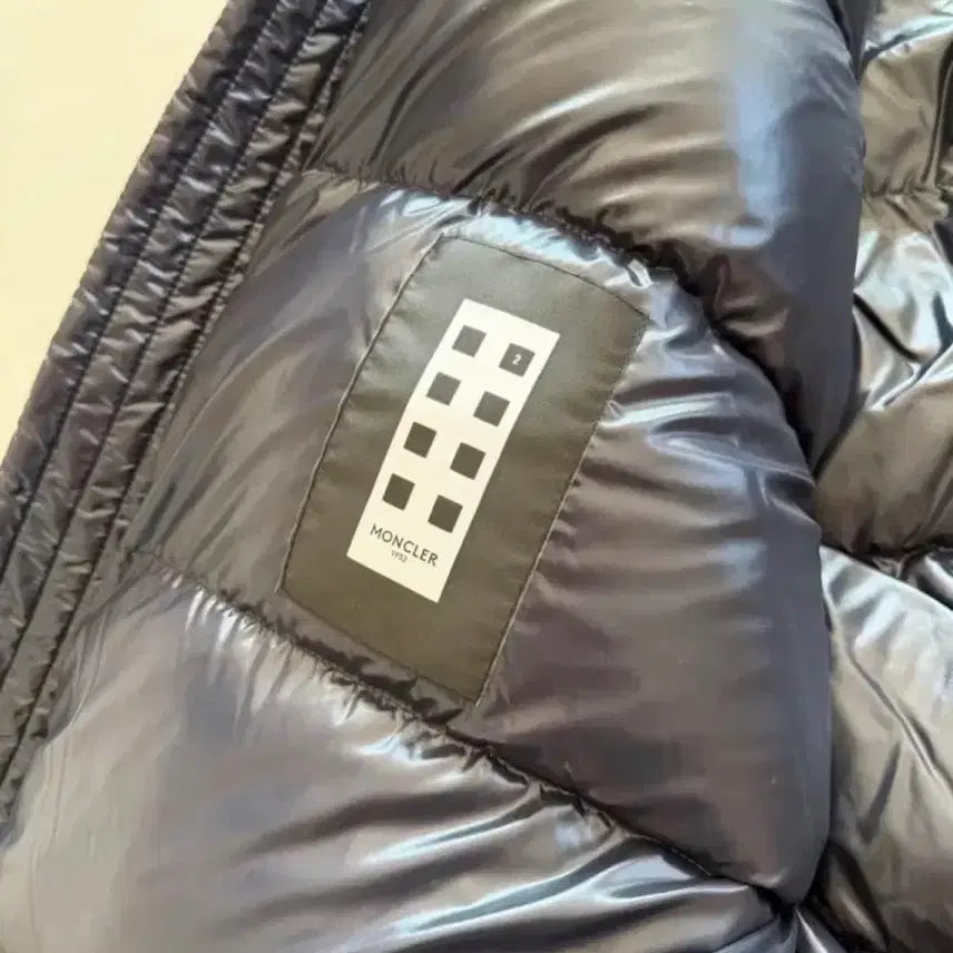 [BUNJANG] Moncler Genius Celan Navy 4 Size / (4) 몽클레어 지니어스 첼란 셀란 CELAN 네이비 4 사이즈