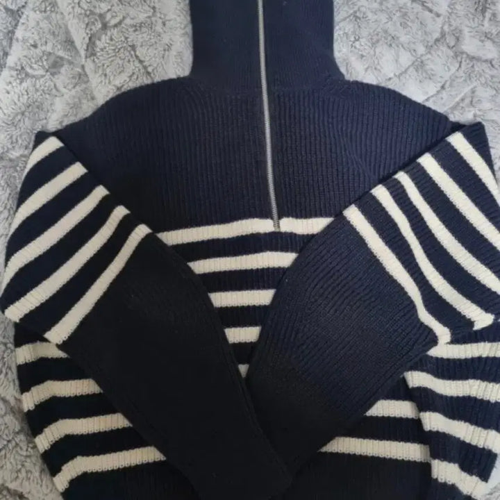 [BUNJANG] Cos Go Min-young Worn Striped Zip-Up Sweater / 급매) cos 코스 집업스웨터 스트라이프 고민영착용