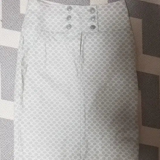 [BUNJANG] H-Line Patterned Skirt with Button Detail / 패턴 H라인 스커트 버튼 장식 (백화점제품)