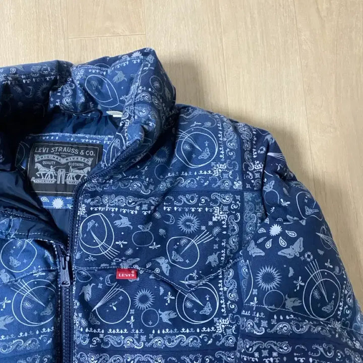 [BUNJANG] Levi's Old School Padded Jacket (Size 100) / 리바이스 올드스쿨 패딩 100