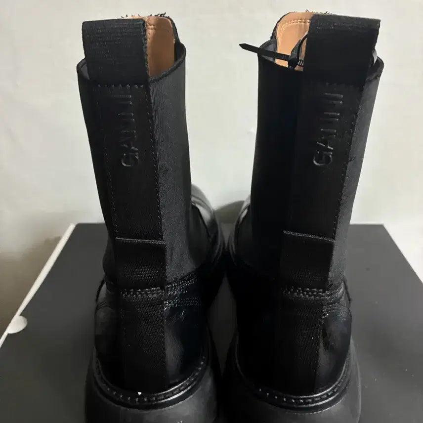 [BUNJANG] GANNI Leather Chelsea Boots (Size 40) / GANNI 블랙 레더 첼시 부츠 40