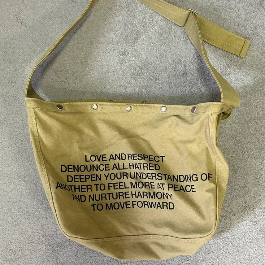 [BUNJANG] Surface Edition TYPO Beige Crossbody Bag / 서피스에디션 TYPO 베이지 크로스백