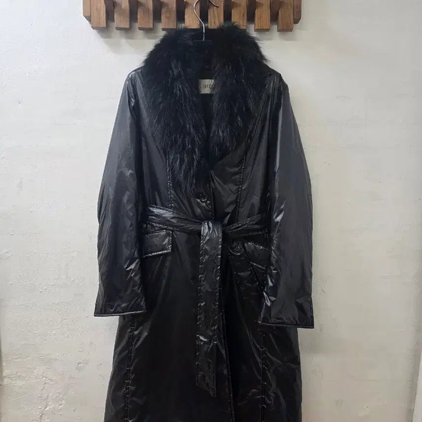 [BUNJANG] Speechio Black Fur Collar Long Coat / 스피치오 블랙 퍼 카라 롱 코트