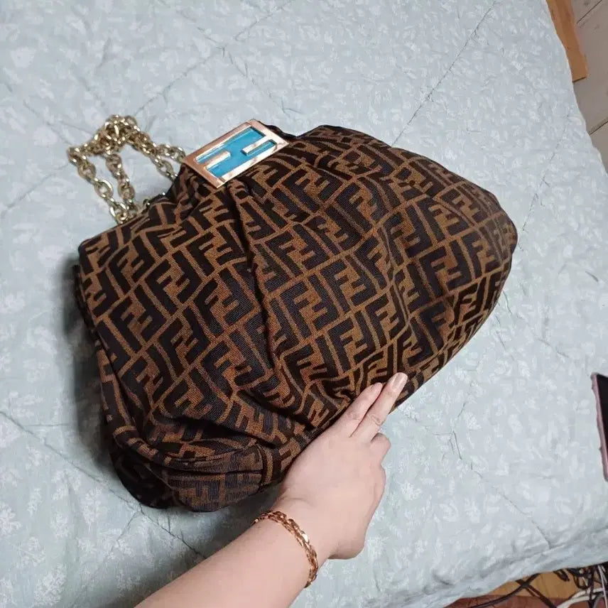 [BUNJANG] Fendi FF Logo Chain Shoulder Bag / 펜디 FF로고 체인 숄더백