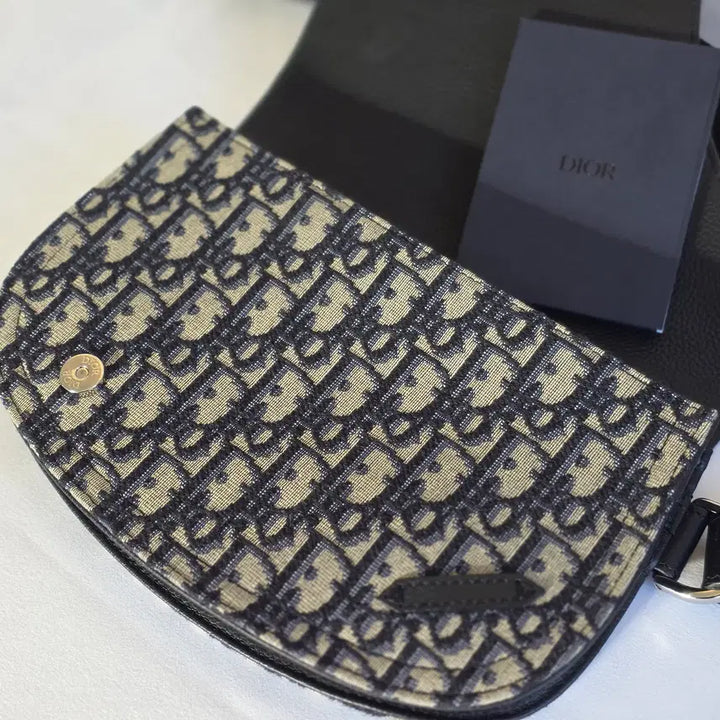 [BUNJANG] Dior Oblique Saddle Pouch Crossbody Bag / [중고] 디올 1ADPO095YKY 디올 오블리크 새들백