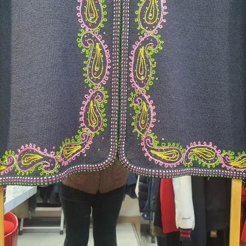 [BUNJANG] NEW MA POLLARI Beaded Embroidery Cardigan / NEW MA POLLARI 고급 비즈 자수 가디건 (77~88)