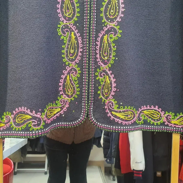 [BUNJANG] NEW MA POLLARI Beaded Embroidery Cardigan / NEW MA POLLARI 고급 비즈 자수 가디건 (77~88)