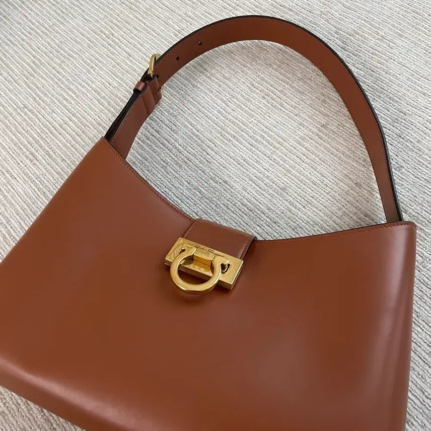 [BUNJANG] Ferragamo Tri-Folio Shoulder Bag Tan / 페라가모 트리폴리오 숄더백 탄 컬러
