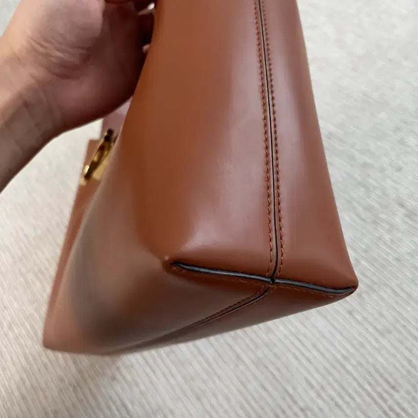 [BUNJANG] Ferragamo Tri-Folio Shoulder Bag Tan / 페라가모 트리폴리오 숄더백 탄 컬러