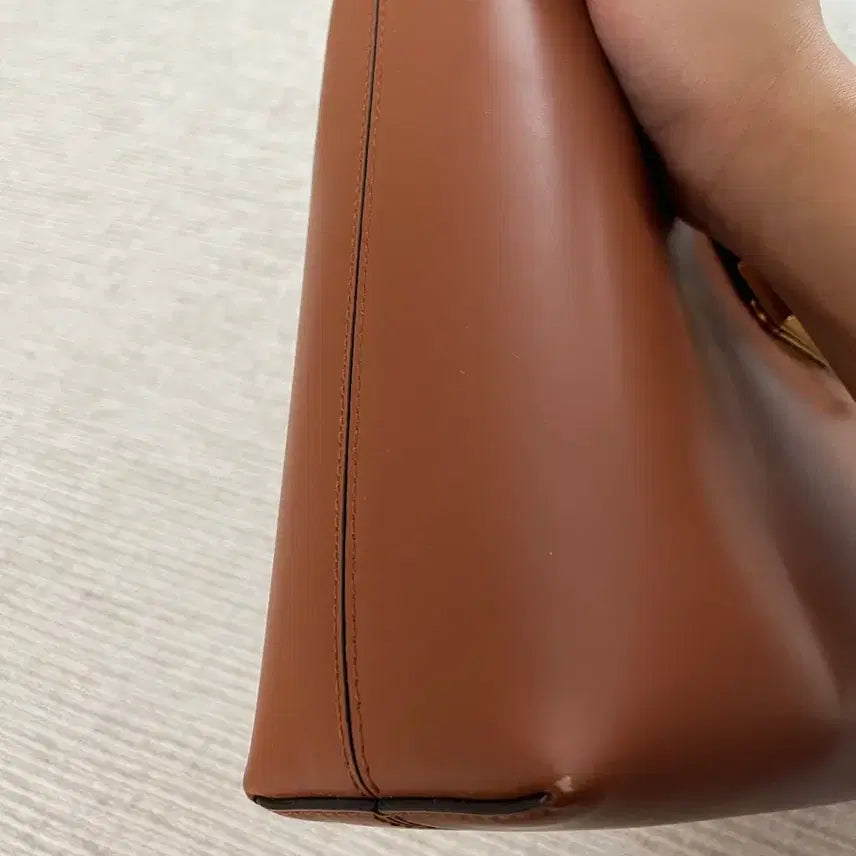 [BUNJANG] Ferragamo Tri-Folio Shoulder Bag Tan / 페라가모 트리폴리오 숄더백 탄 컬러