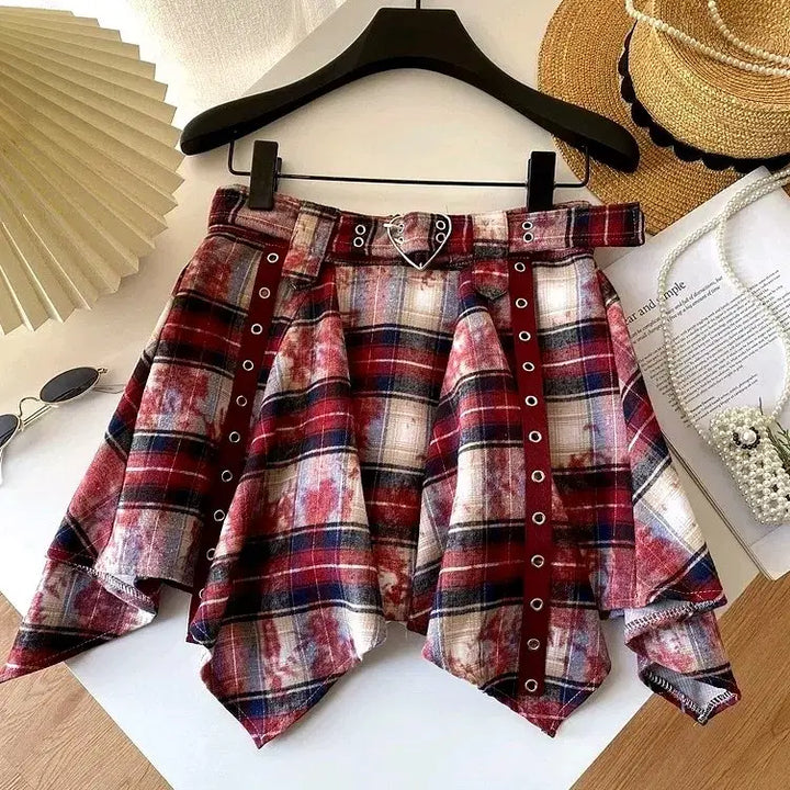 [BUNJANG] Checked Skirt with Heart Detail / [3컬러] 체크스커트 하트 체크치마 치마바지 아이돌치마 레드 블랙 브라운