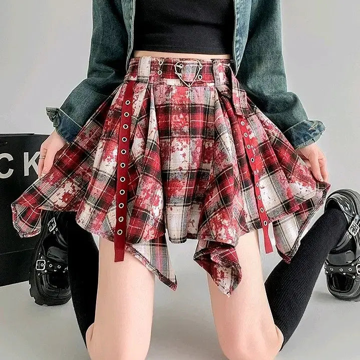 [BUNJANG] Checked Skirt with Heart Detail / [3컬러] 체크스커트 하트 체크치마 치마바지 아이돌치마 레드 블랙 브라운